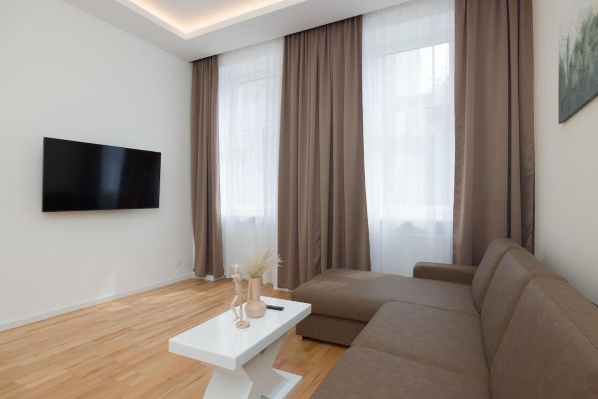 Apartment Close To Schoenbrunn I Bright Flat, Fast Wifi