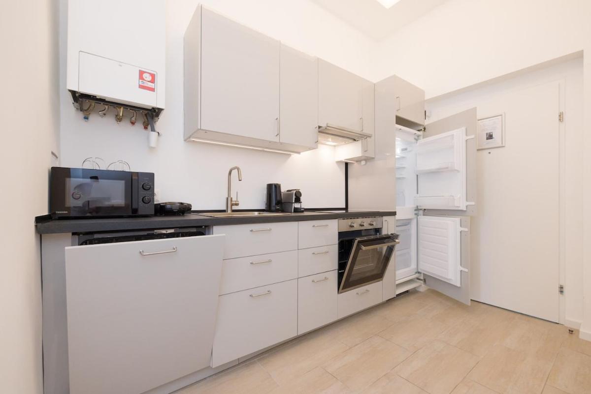 Close To Schoenbrunn I Bright Flat, Fast Wifi Apartment